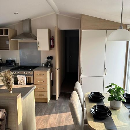 The Pixie Van Selsey Exterior foto