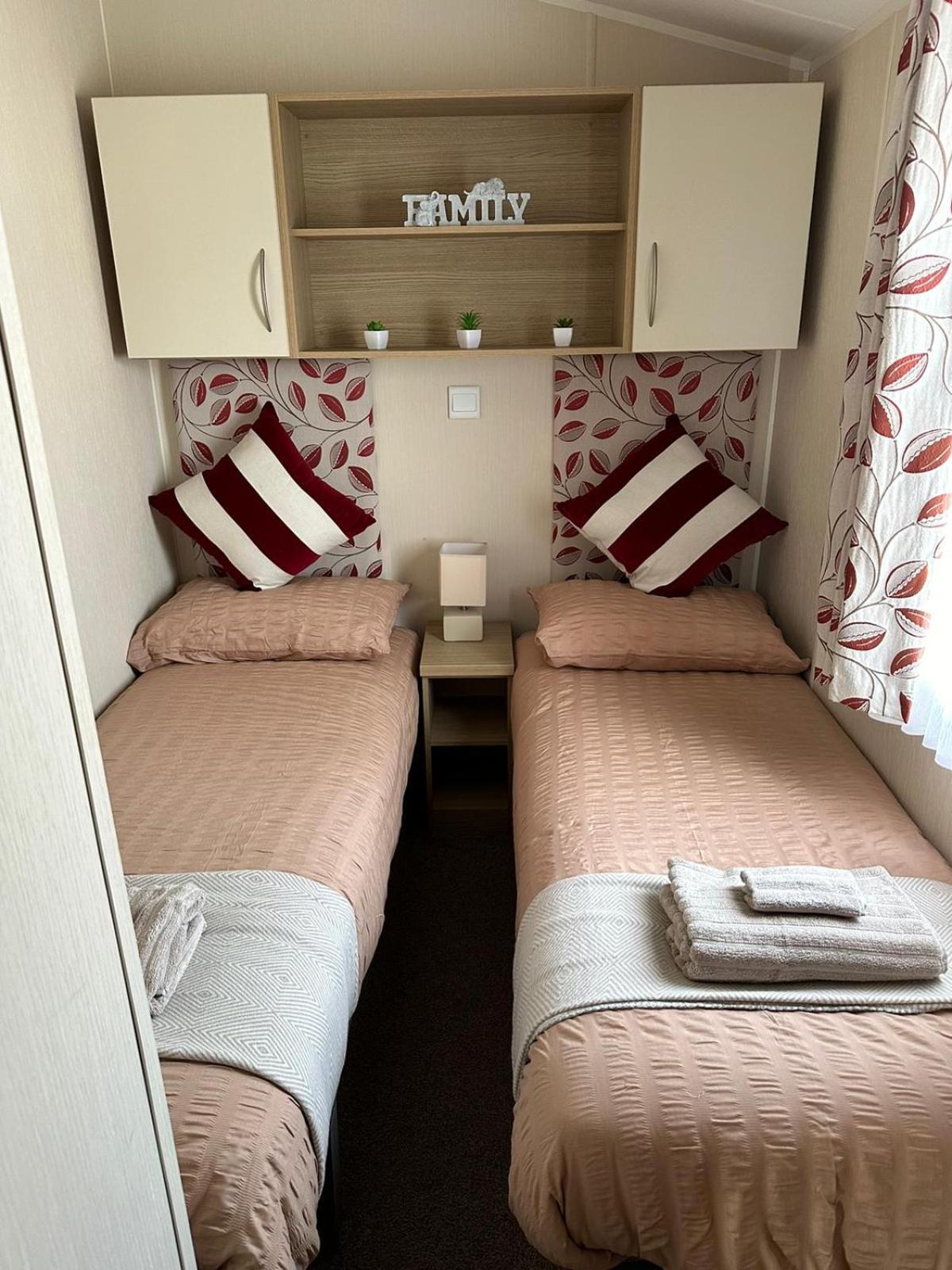 The Pixie Van Selsey Exterior foto