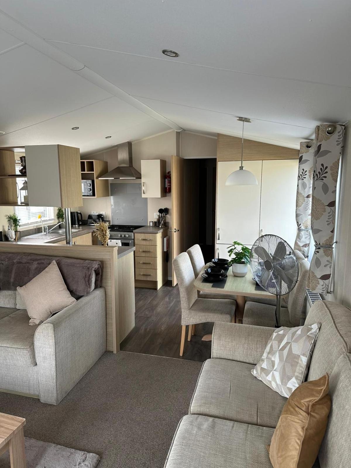 The Pixie Van Selsey Exterior foto