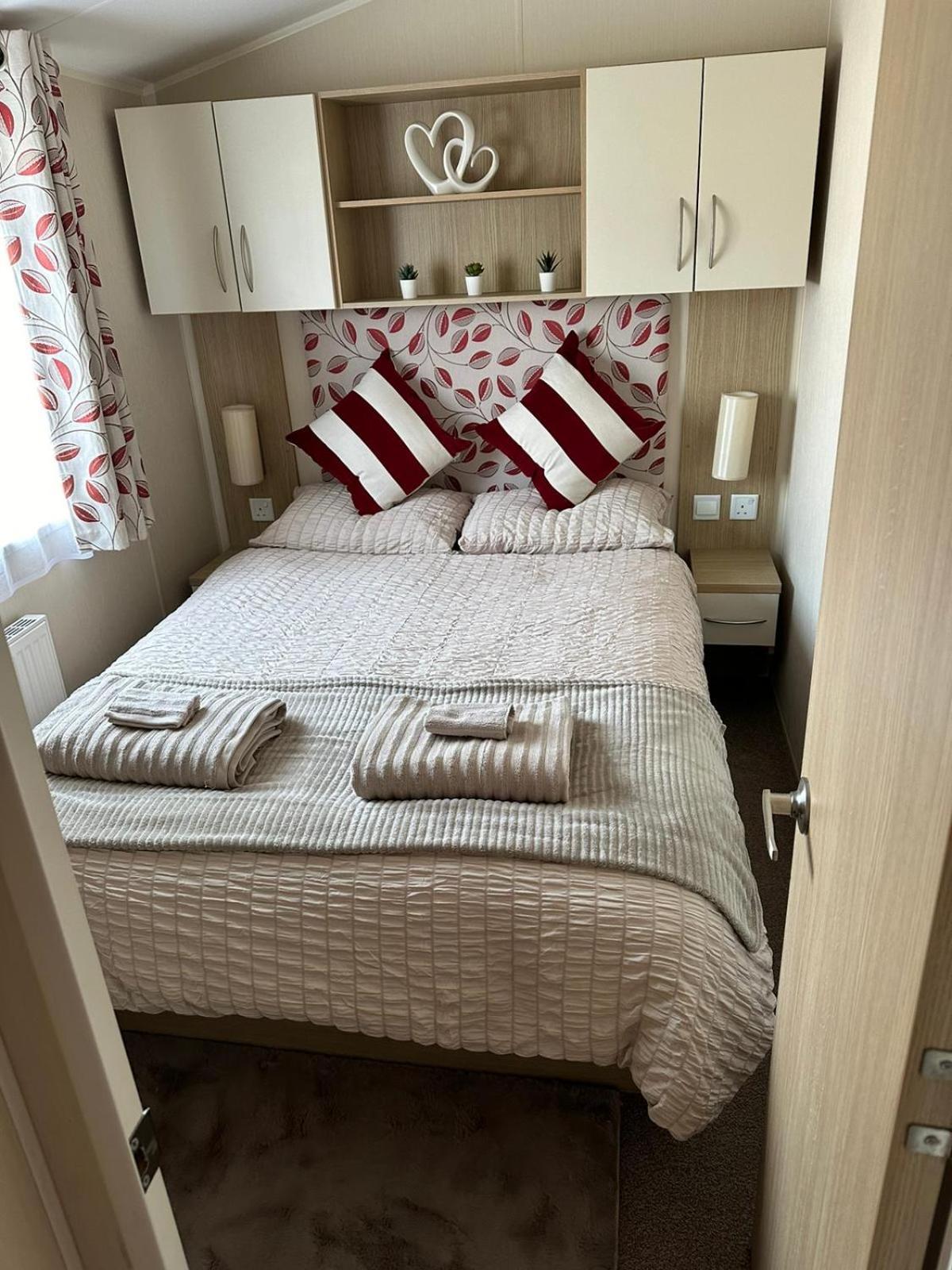 The Pixie Van Selsey Exterior foto