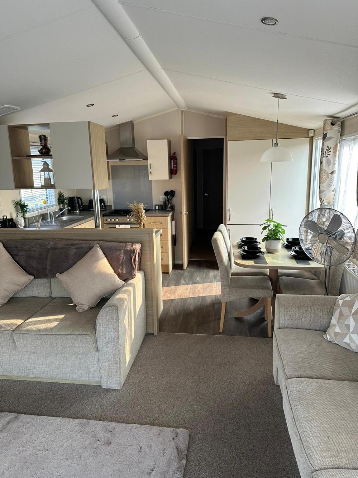 The Pixie Van Selsey Exterior foto